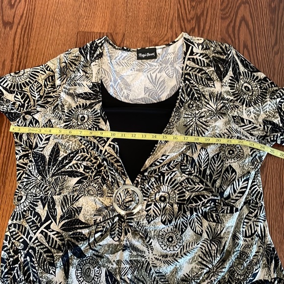 MAGGIE BARNES 2 in 1 look blouse top Leaf motif 3/4 sleeve front ring accent 3X - Picture 9 of 13